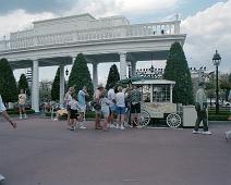 Epcot, Florida, Inga Svenneby f. 1974, Åsmund Gamlesæter g. Izaki f. 1980 : Epcot, Florida, Inga Svenneby f. 1974, Åsmund Gamlesæter g. Izaki f. 1980