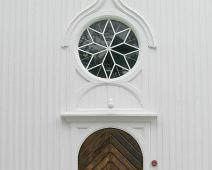L�renskog middelalderkirke inngang