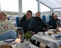 Servering om bord   Færøyene, Sørvágsvatn : Færøyene, Sørvágsvatn