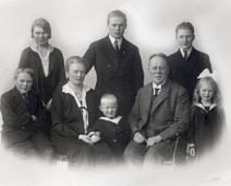 Birgit Elisabeth Heber g. Iversen f. 1905, Carl Fredrik Heber f. 1907, Gustav Heber f. 1873, Jan Henrik Heber f. 1924, Jens Sigvard Heber f. 1911, Lise Heber g. Østlyngen f. 1921, Mimi Berentzen g. Heber f. 1881 : Birgit Elisabeth Heber g. Iversen f. 1905, Carl Fredrik Heber f. 1907, Gustav Heber f. 1873, Jan Henrik Heber f. 1924, Jens Sigvard Heber f. 1911, Lise Heber g. Østlyngen f. 1921, Mimi Berentzen g. Heber f. 1881