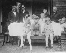 Birgit Elisabeth Tofte g. Berentzen f. 1852, Inga Frizak g. Berentzen f. 1854, Jens Lund Berentzen f. 1920, Marie Klevenberg g. Frisak f. 1879, Mimi Berentzen g. Heber f. 1881, Mimi Slekt, Per Christian Berentzen f. 1922, Rigmor Falchenberg g. Berentzen f. 1890 : Birgit Elisabeth Tofte g. Berentzen f. 1852, Inga Frizak g. Berentzen f. 1854, Jens Lund Berentzen f. 1920, Marie Klevenberg g. Frisak f. 1879, Mimi Berentzen g. Heber f. 1881, Mimi Slekt, Per Christian Berentzen f. 1922, Rigmor Falchenberg g. Berentzen f. 1890