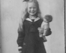 1928 Lise   Lise Heber g. Østlyngen f. 1921 : Lise Heber g. Østlyngen f. 1921