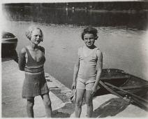 1931 Lise og Diddi   Lise Heber g. Østlyngen f. 1921 : Lise Heber g. Østlyngen f. 1921