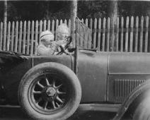 1932 Lise Mimi Bil   Lise Heber g. Østlyngen f. 1921, Mimi Berentzen g. Heber f. 1881 : Lise Heber g. Østlyngen f. 1921, Mimi Berentzen g. Heber f. 1881