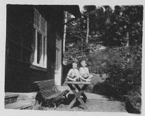 1932 Jan og Lise   Jan Henrik Heber f. 1924, Lise Heber g. Østlyngen f. 1921 : Jan Henrik Heber f. 1924, Lise Heber g. Østlyngen f. 1921