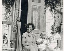 Leksvik, Vivi, Halfdan, Lise   Jan Henrik Heber f. 1924, Lise Heber g. Østlyngen f. 1921, Lise venner, Vivi Kaurin : Jan Henrik Heber f. 1924, Lise Heber g. Østlyngen f. 1921, Lise venner, Vivi Kaurin
