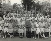 1936 Nissen Middelskole 2. kl, Lise S Heber tv, Frk Dagny Schetlein, Rektor Melbye   Lise Heber g. Østlyngen f. 1921 : Lise Heber g. Østlyngen f. 1921