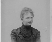 Ukjent av F Pfeiffer i Celle Tyskland   Foto F. Pfeiffer Celle, Mimi venner, Ukjent dame, Westcellerthorstr 15 : Foto F. Pfeiffer Celle, Mimi venner, Ukjent dame, Westcellerthorstr 15
