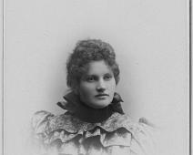 Ukjent av Nyblin Kristiania   Foto Daniel Georg Nyblin Karl den 12tes gade 5 Kristiania, Mimi venner, Ukjent dame : Foto Daniel Georg Nyblin Karl den 12tes gade 5 Kristiania, Mimi venner, Ukjent dame