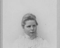Mie Sørensen f 1881-10-10 gm Meinich   Foto Atelier Maesser Wernigerode, Mie Sørensen g. Meinich f. 1881 : Foto Atelier Maesser Wernigerode, Mie Sørensen g. Meinich f. 1881