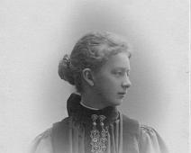 Anna Berentzen   Anna Aars g. Berentzen f. 1878, Foto Helene Ingeberg Tollbodgaten 22 Christiania : Anna Aars g. Berentzen f. 1878, Foto Helene Ingeberg Tollbodgaten 22 Christiania